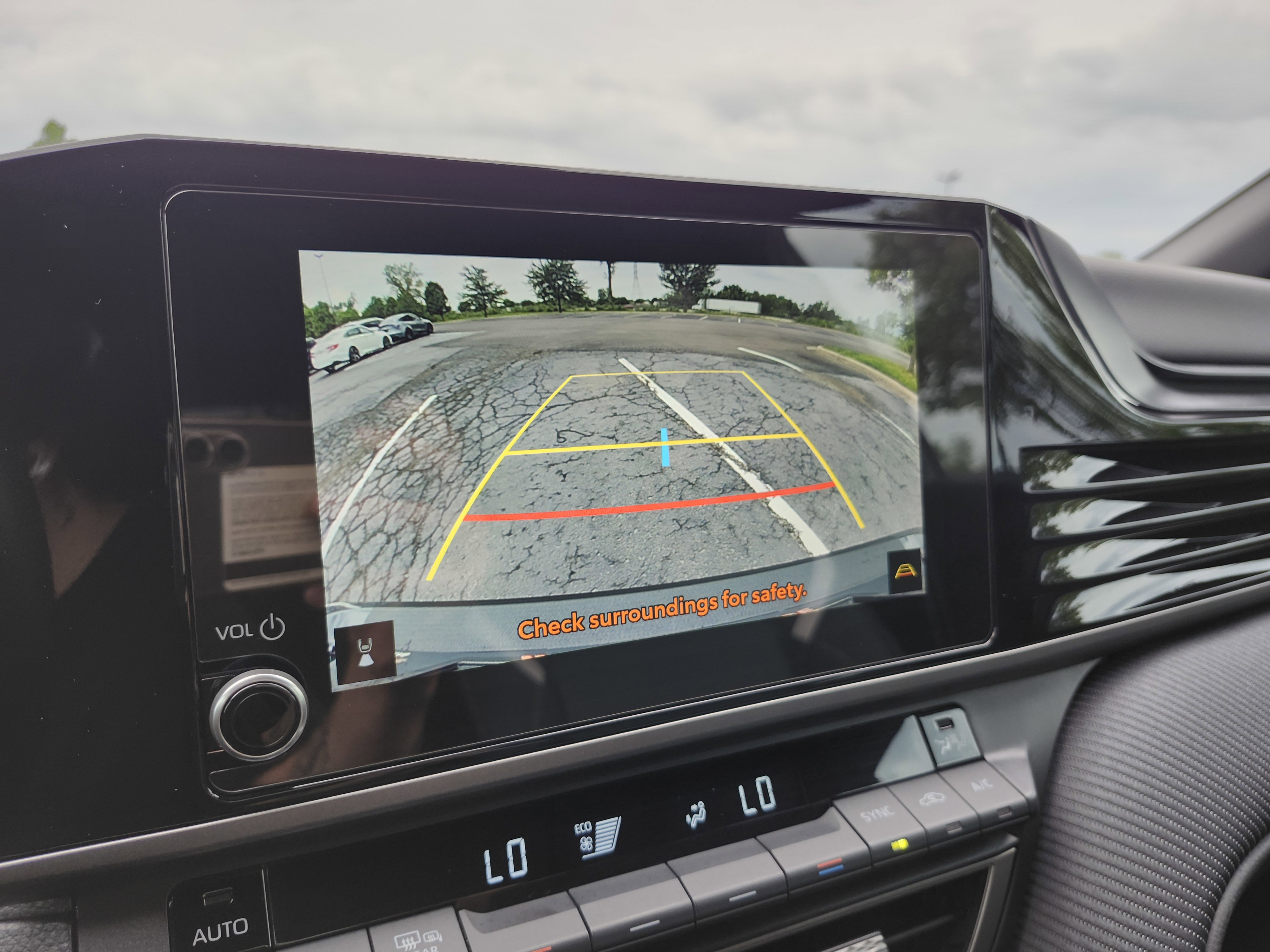 Used 2025 Toyota Camry SE FWD image 2