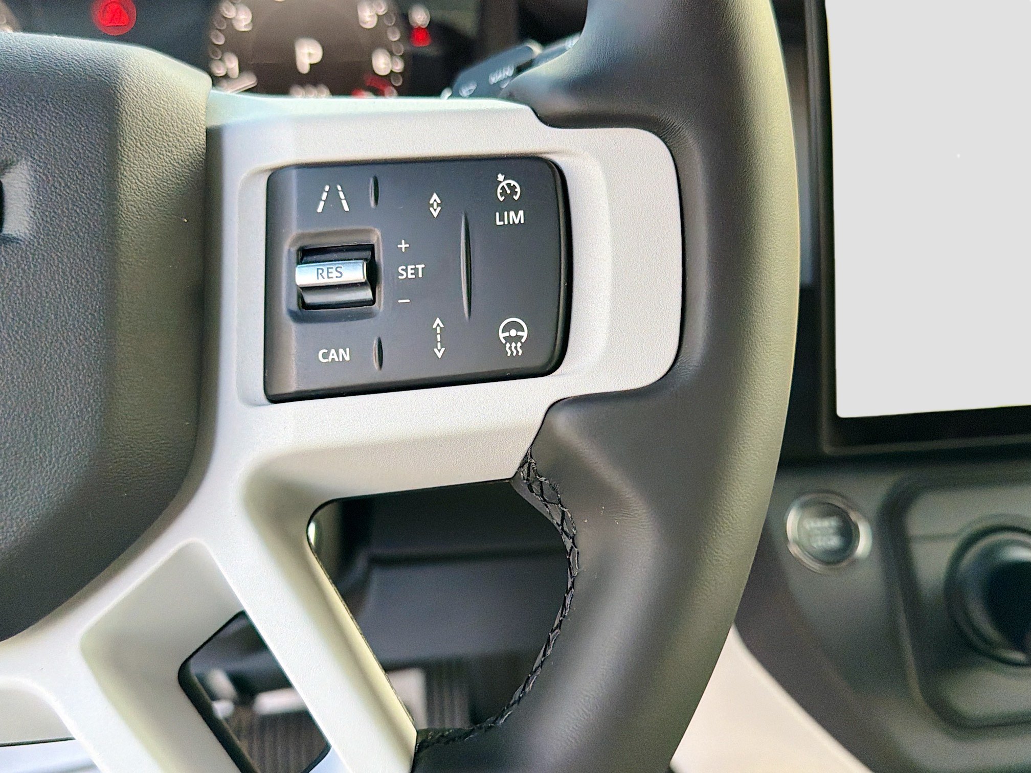 New 2026 Land Rover Defender 110 X-Dynamic SE AWD/4WD image 37