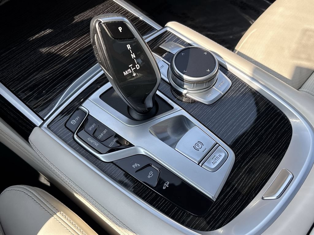 Used 2021 BMW 740i xDrive w/ Autobahn Package AWD/4WD image 22