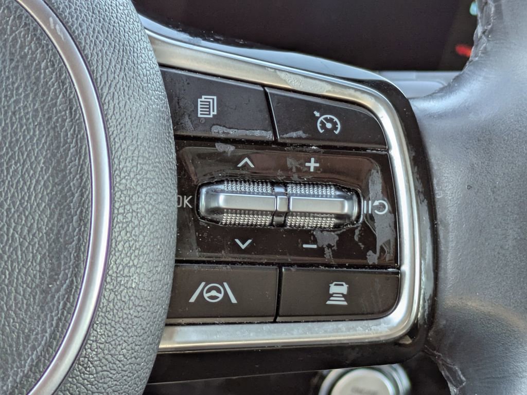 Used 2024 Kia Carnival SX Prestige image 28