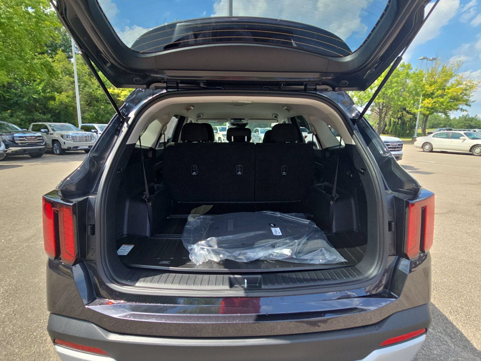 New 2026 Kia Sorento LX FWD image 12