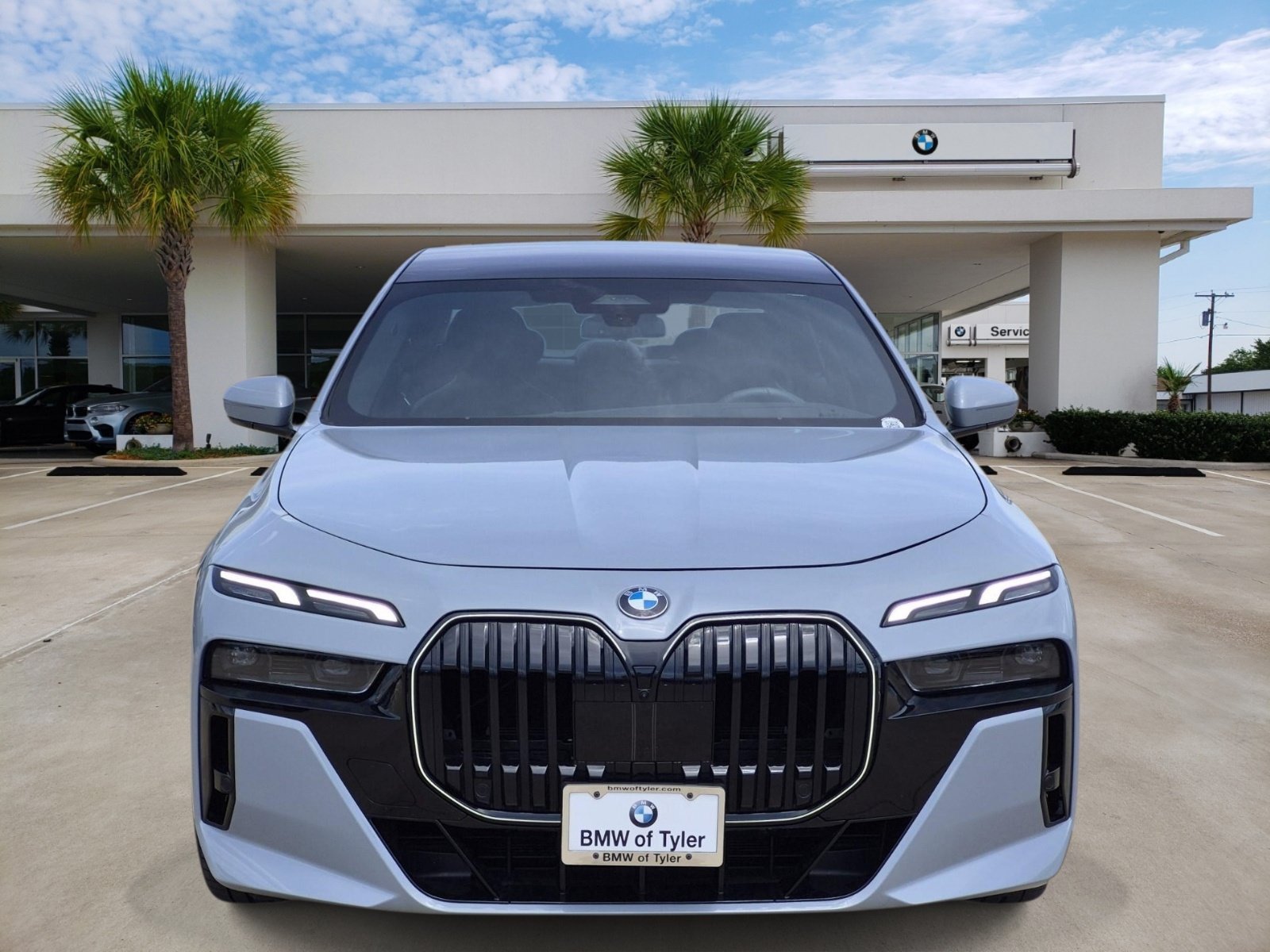 Certified 2025 BMW 740i w/ Premium Package RWD image 2