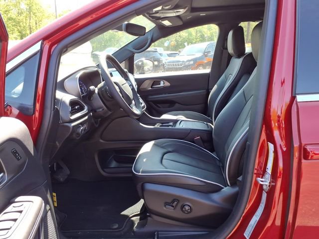 New 2027 Chrysler Pacifica Limited FWD image 13