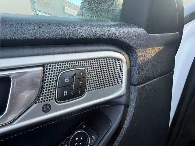 Used 2020 Ford Explorer Limited image 12