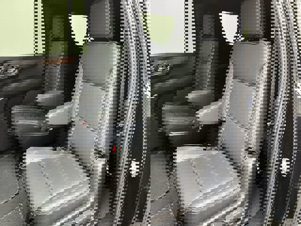 Certified 2025 GMC Yukon XL Denali w/ Sun & Power Step Package image 14