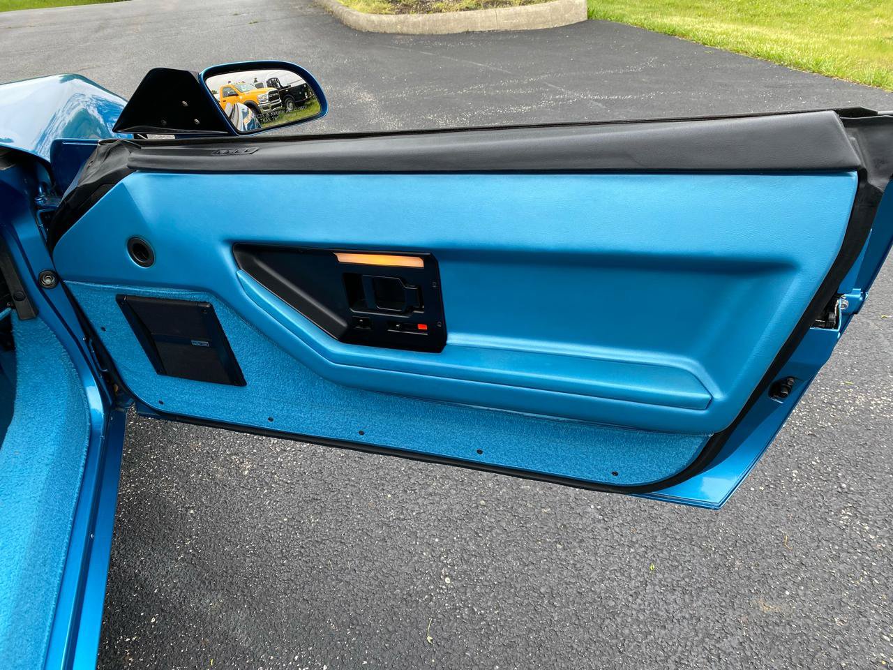 Used 1989 Chevrolet Corvette Convertible RWD image 23