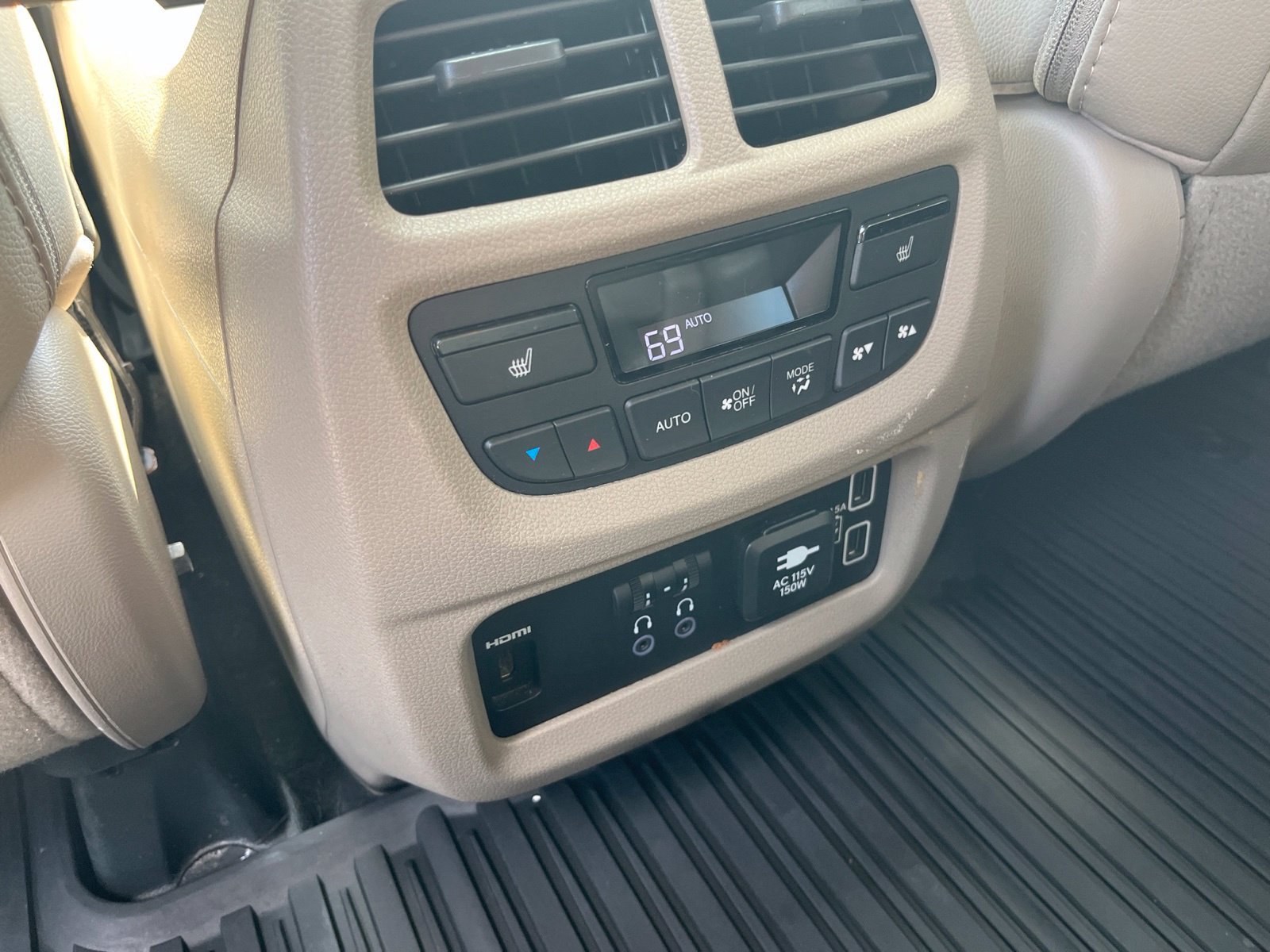 Used 2020 Honda Pilot Touring image 29
