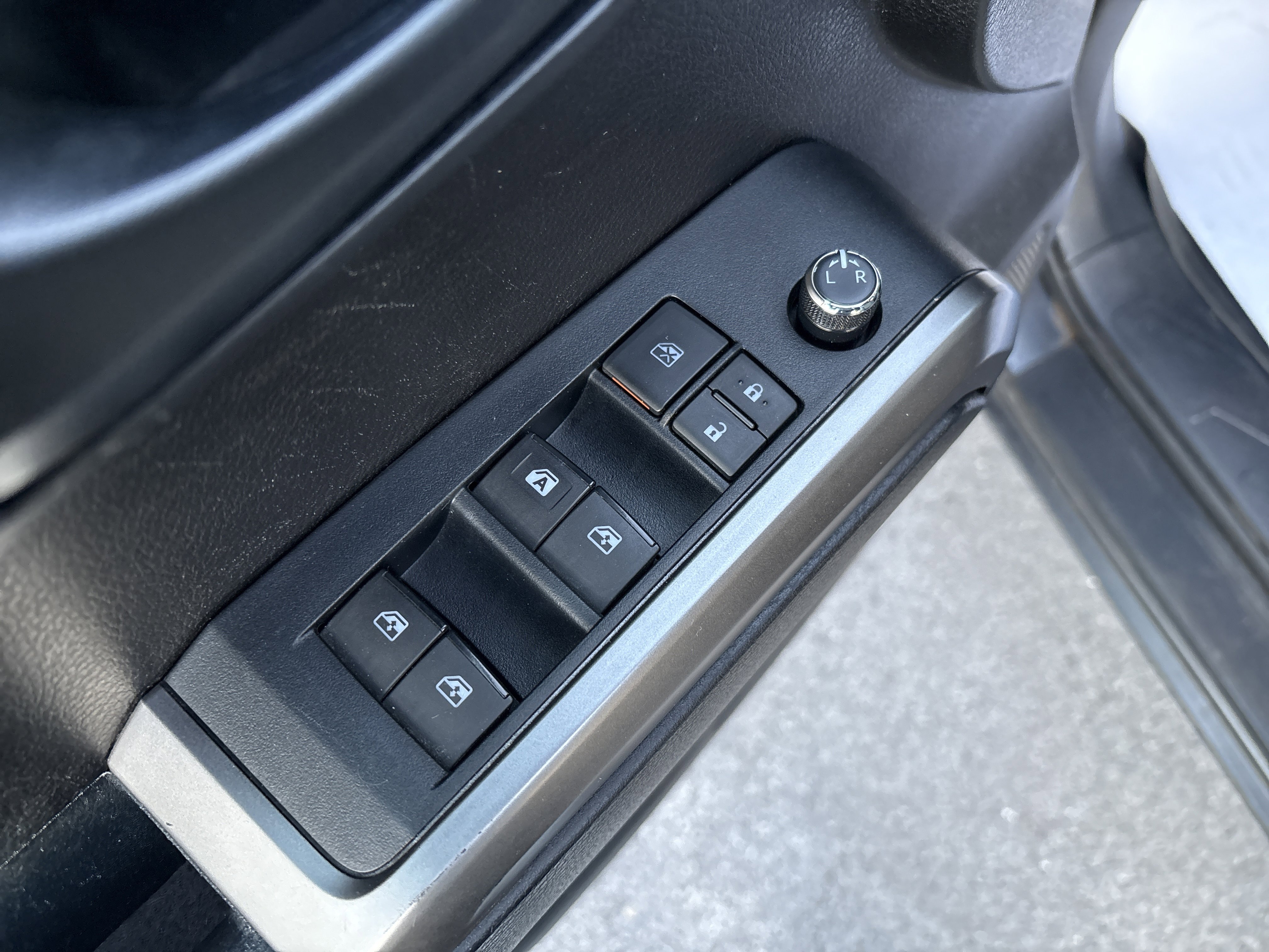 Used 2017 Toyota Tacoma SR5 image 17