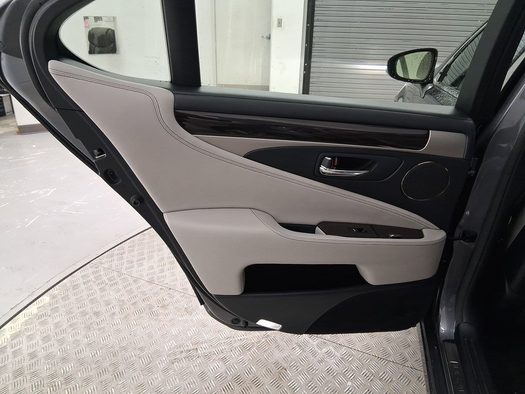 Used 2014 Lexus LS 460 image 31