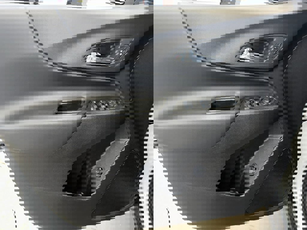 Certified 2024 Chevrolet Equinox LT w/ LPO, Floor Liner Package image 4