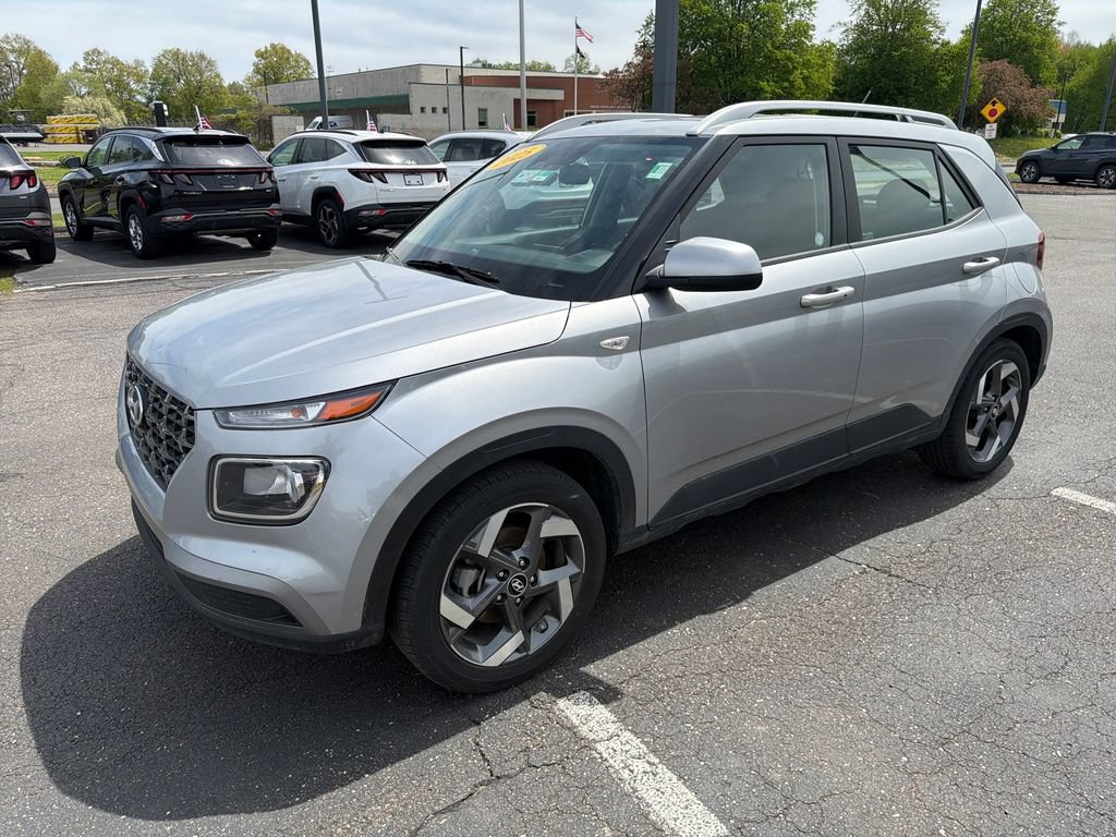 Used 2025 Hyundai Venue SEL FWD image 9