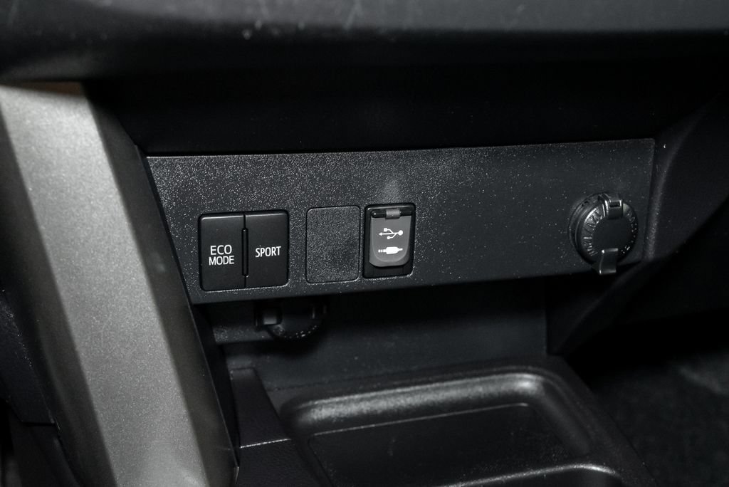 Used 2018 Toyota RAV4 LE w/ All Weather Liner Package AWD/4WD image 16