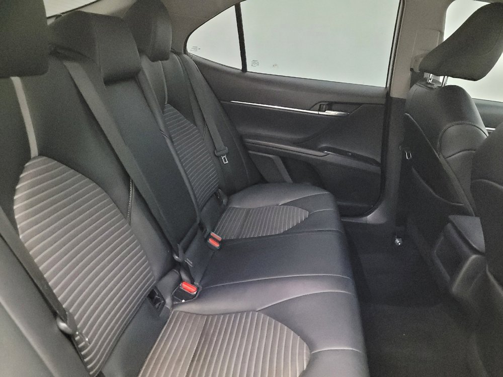 Used 2020 Toyota Camry SE image 19