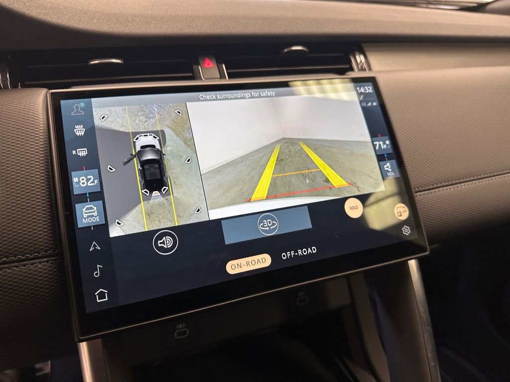 Used 2025 Land Rover Discovery Sport Dynamic SE image 16