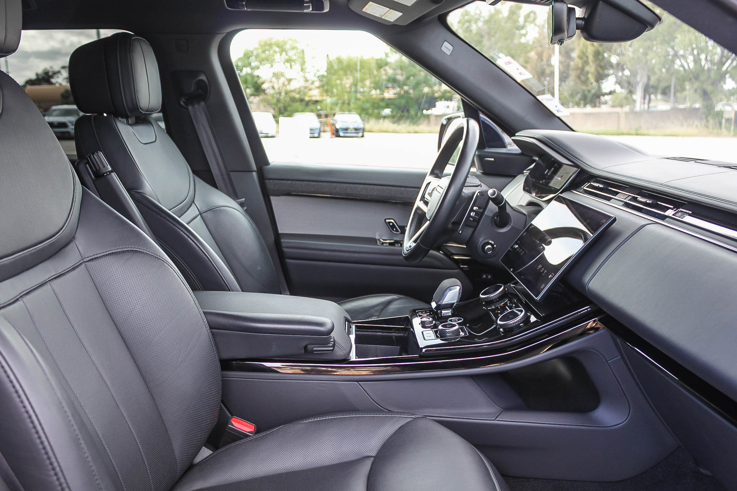 Used 2023 Land Rover Range Rover Sport SE image 18