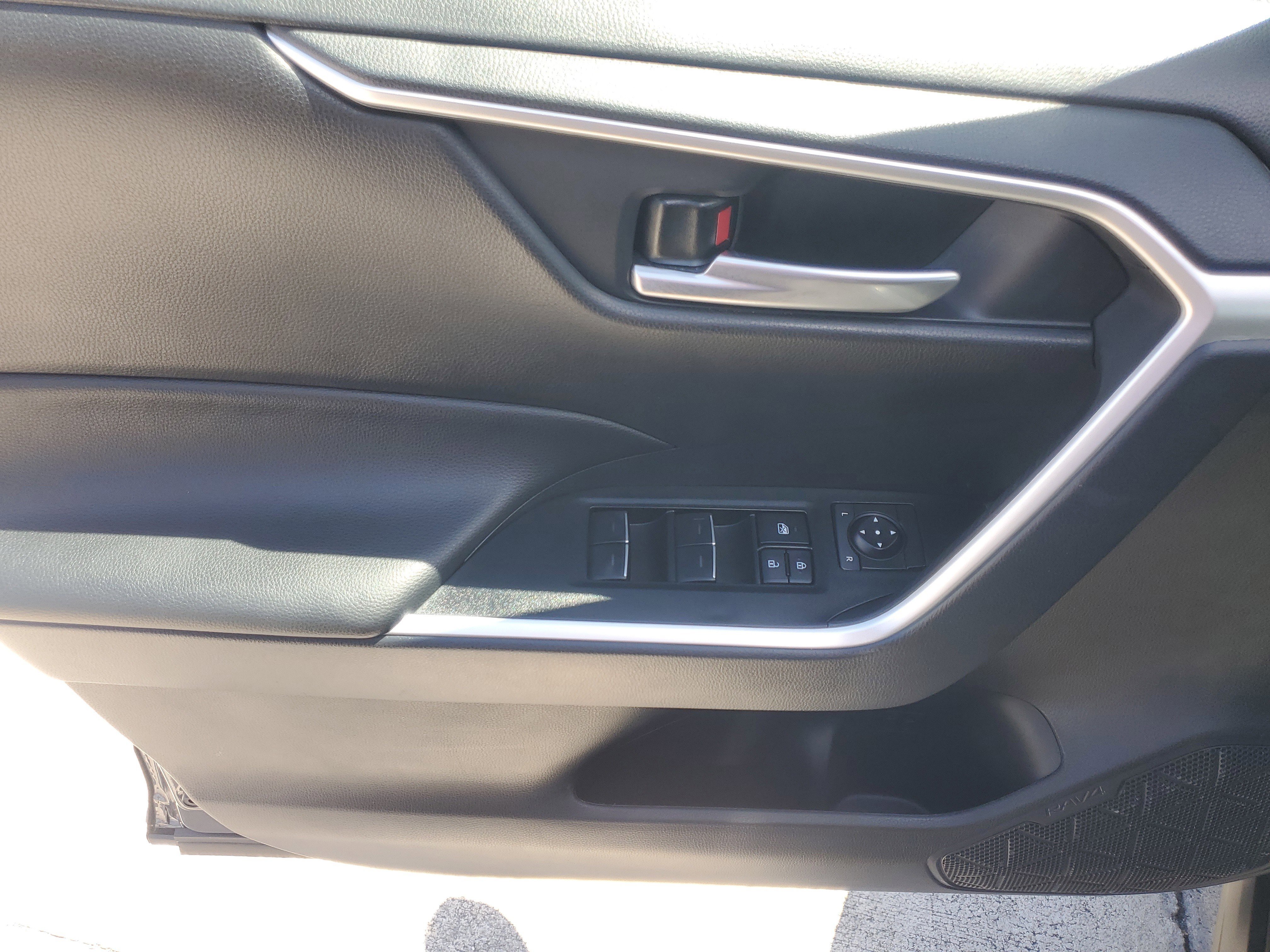Certified 2025 Toyota RAV4 XLE w/ Convenience Package FWD image 20