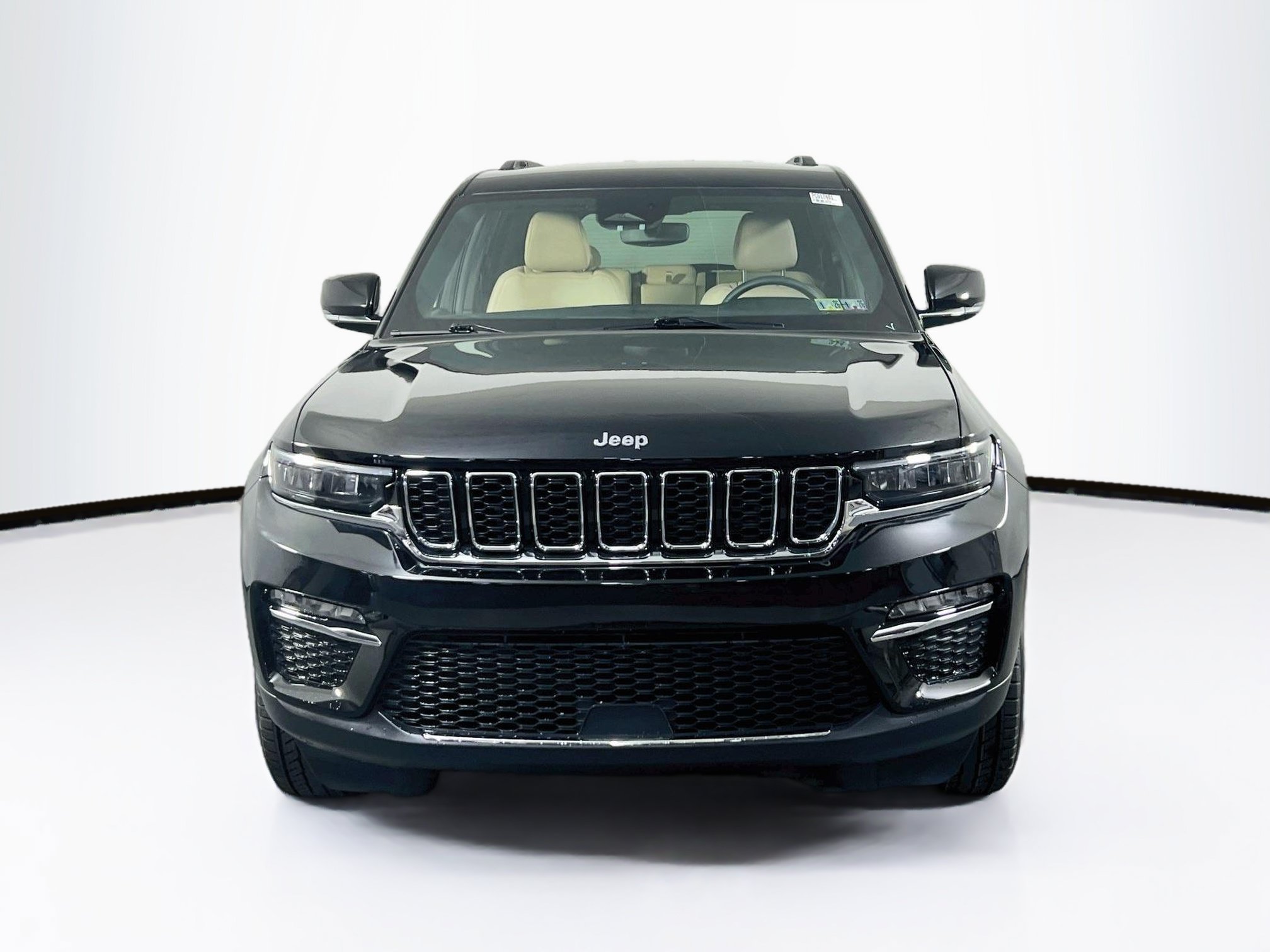 Used 2023 Jeep Grand Cherokee Limited AWD/4WD image 2