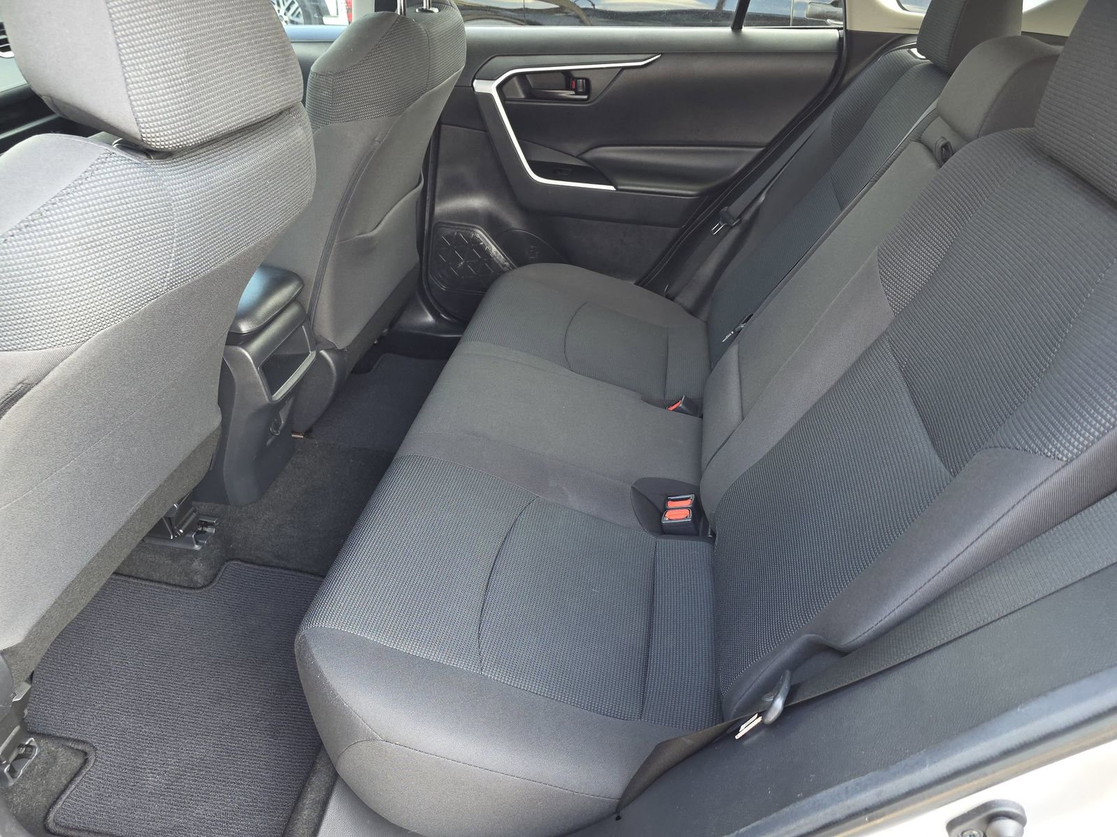 Used 2019 Toyota RAV4 LE image 15