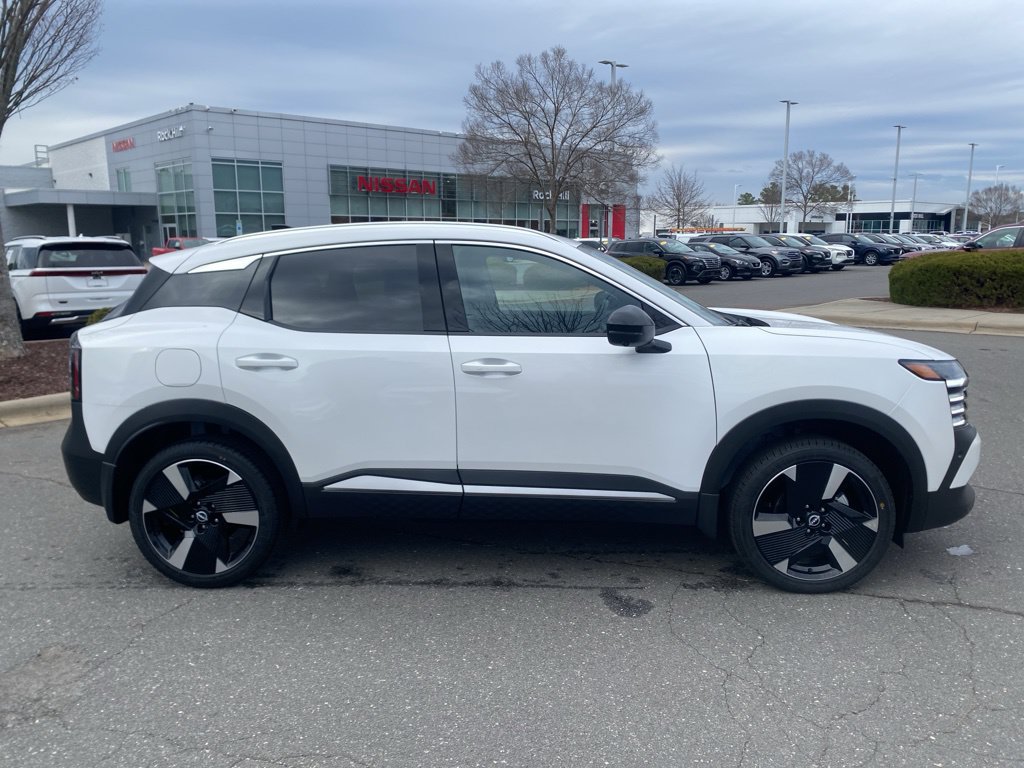 New 2026 Nissan Kicks SR w/ SR Premium Package FWD image 2