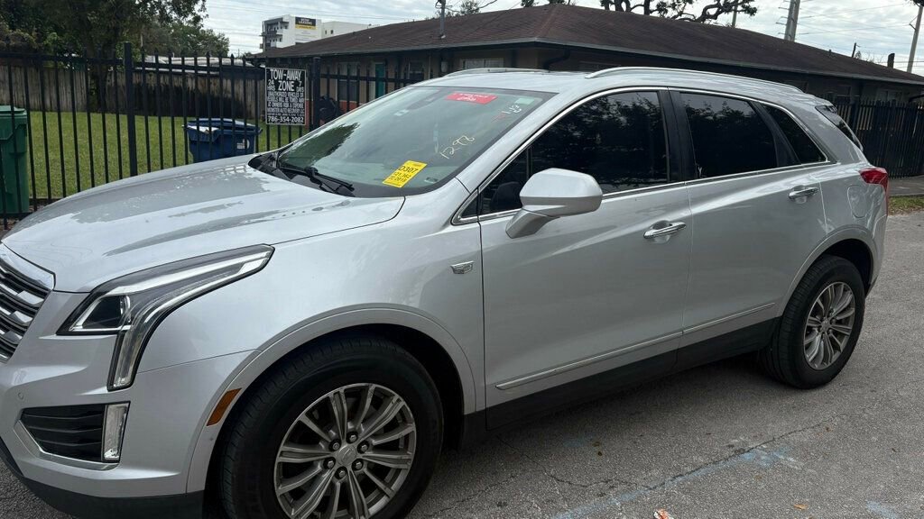 Used 2018 Cadillac XT5 Luxury w/ Driver Awareness Package image 2