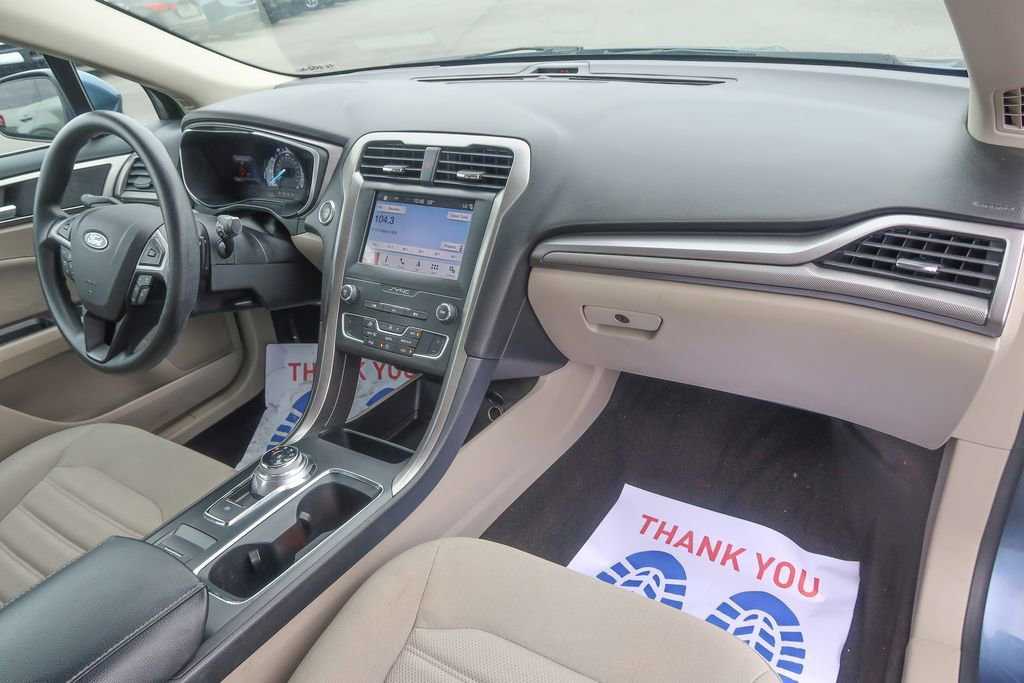Used 2019 Ford Fusion SE FWD image 18