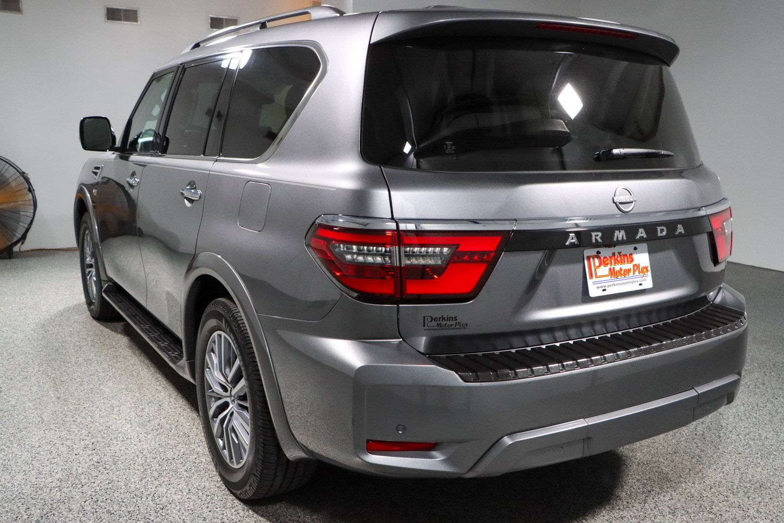 Used 2022 Nissan Armada SV w/ SV Appearance Package RWD image 9