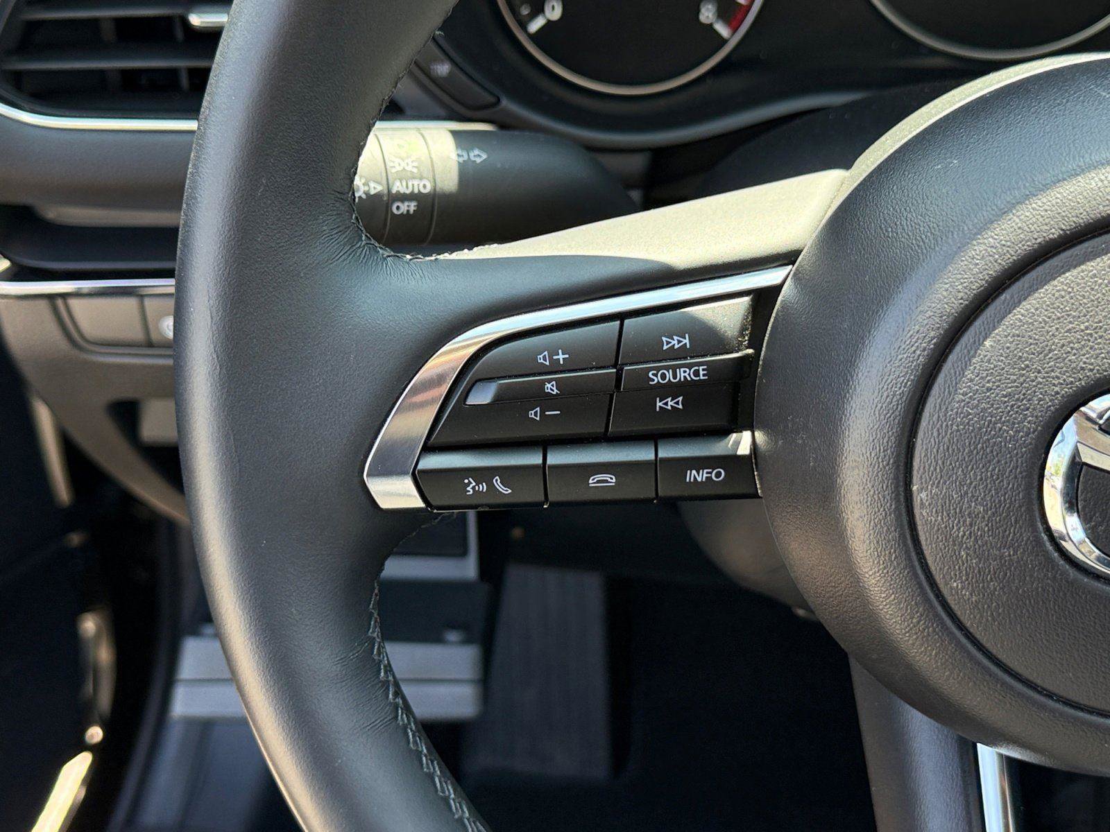 Certified 2025 MAZDA MAZDA3 s FWD image 20