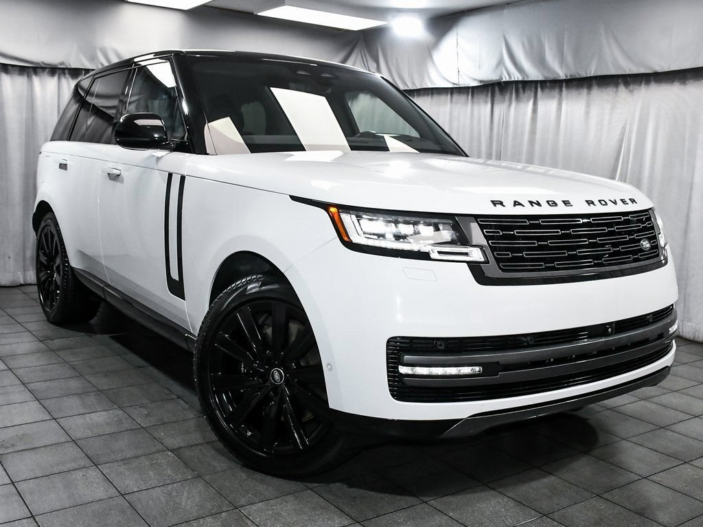 Used 2025 Land Rover Range Rover SE AWD/4WD image 3