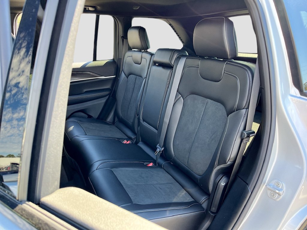 New 2026 Jeep Grand Cherokee Altitude RWD image 24