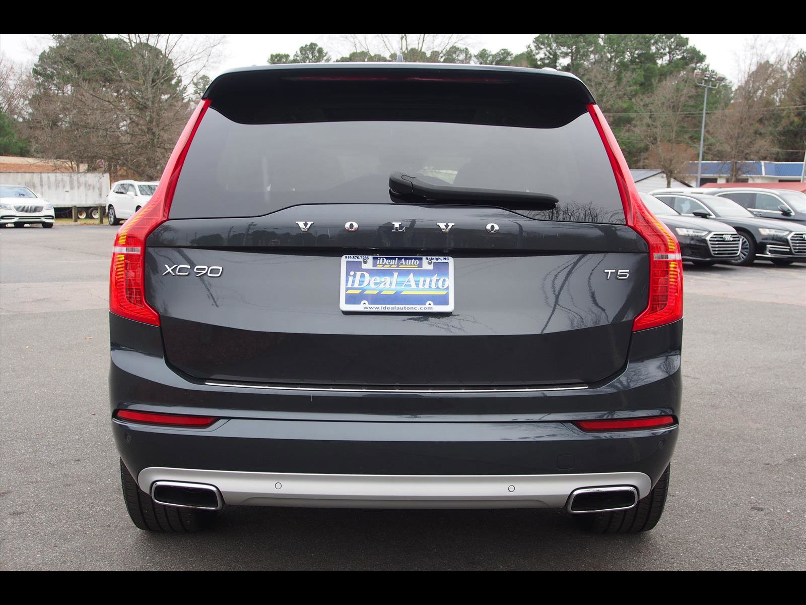 Used 2021 Volvo XC90 T5 Momentum w/ Climate Package image 4