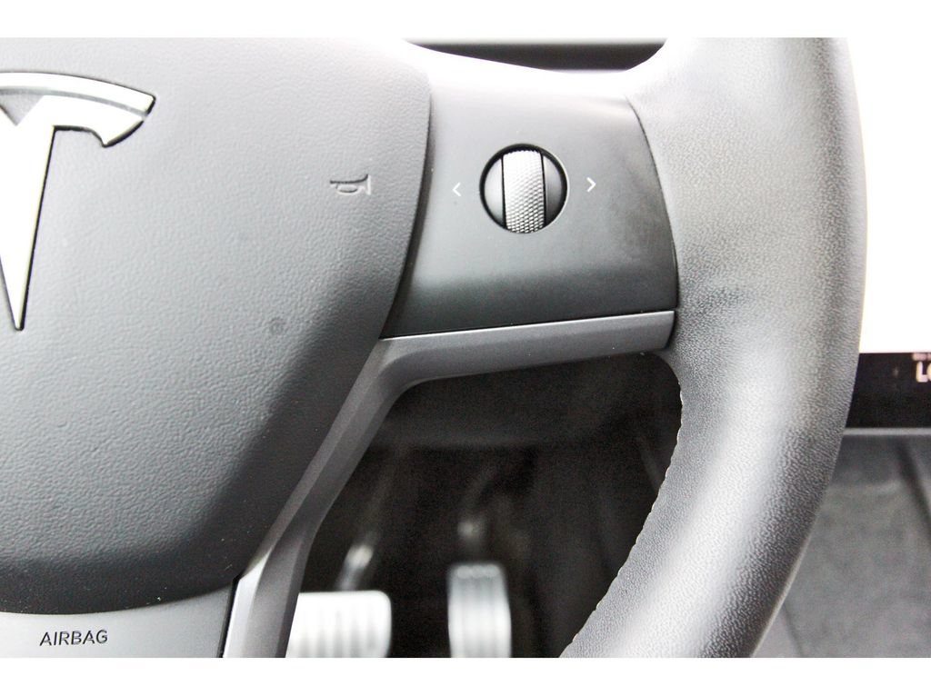 Used 2022 Tesla Model Y Performance AWD/4WD image 19