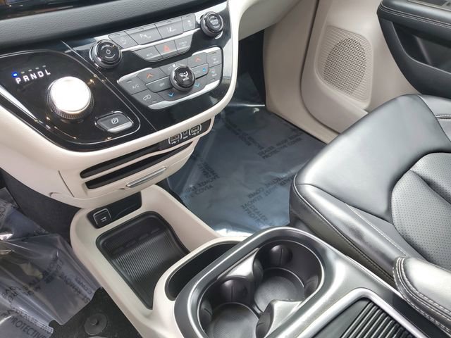 Used 2023 Chrysler Pacifica Touring-L FWD image 18