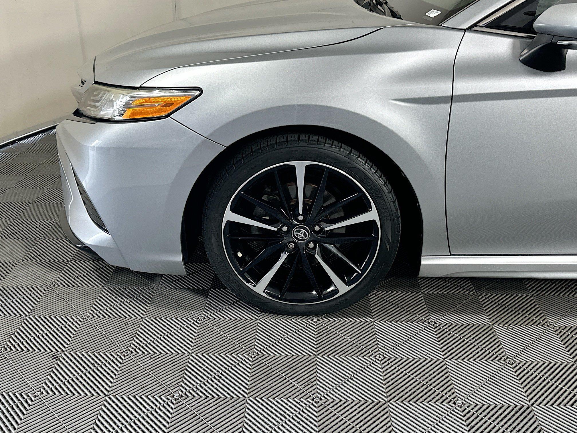Used 2020 Toyota Camry XSE FWD image 11