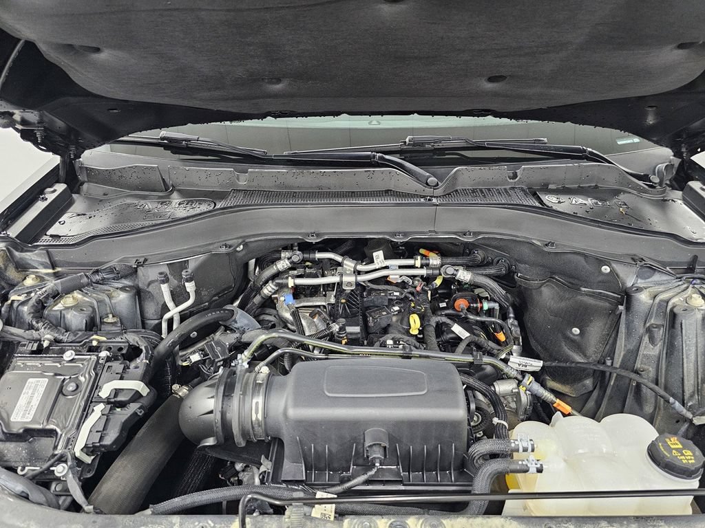 Used 2023 Ford Explorer XLT AWD/4WD image 9