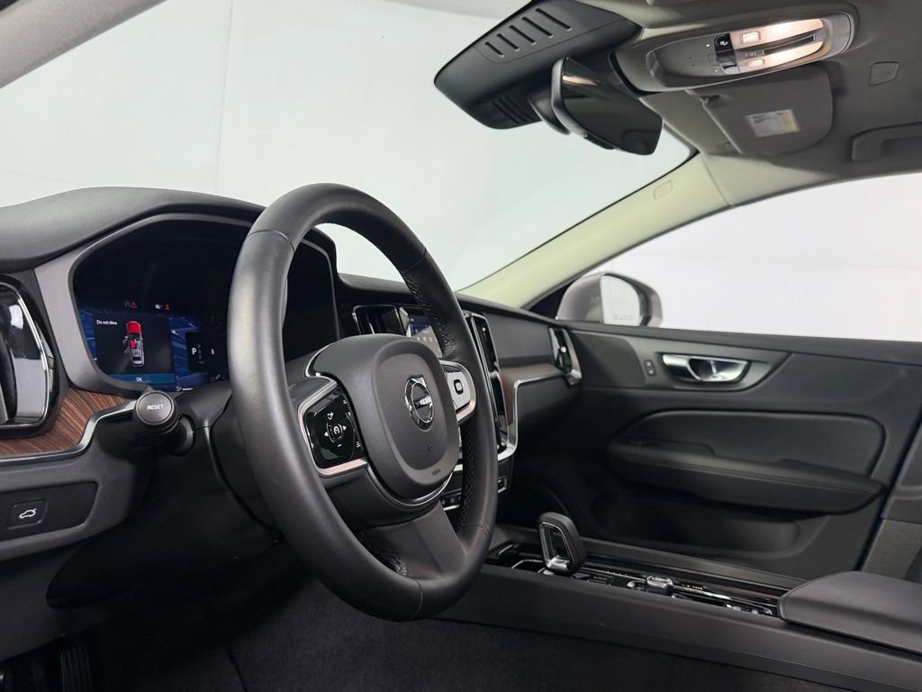 Used 2025 Volvo V60 B5 Cross Country Plus image 24
