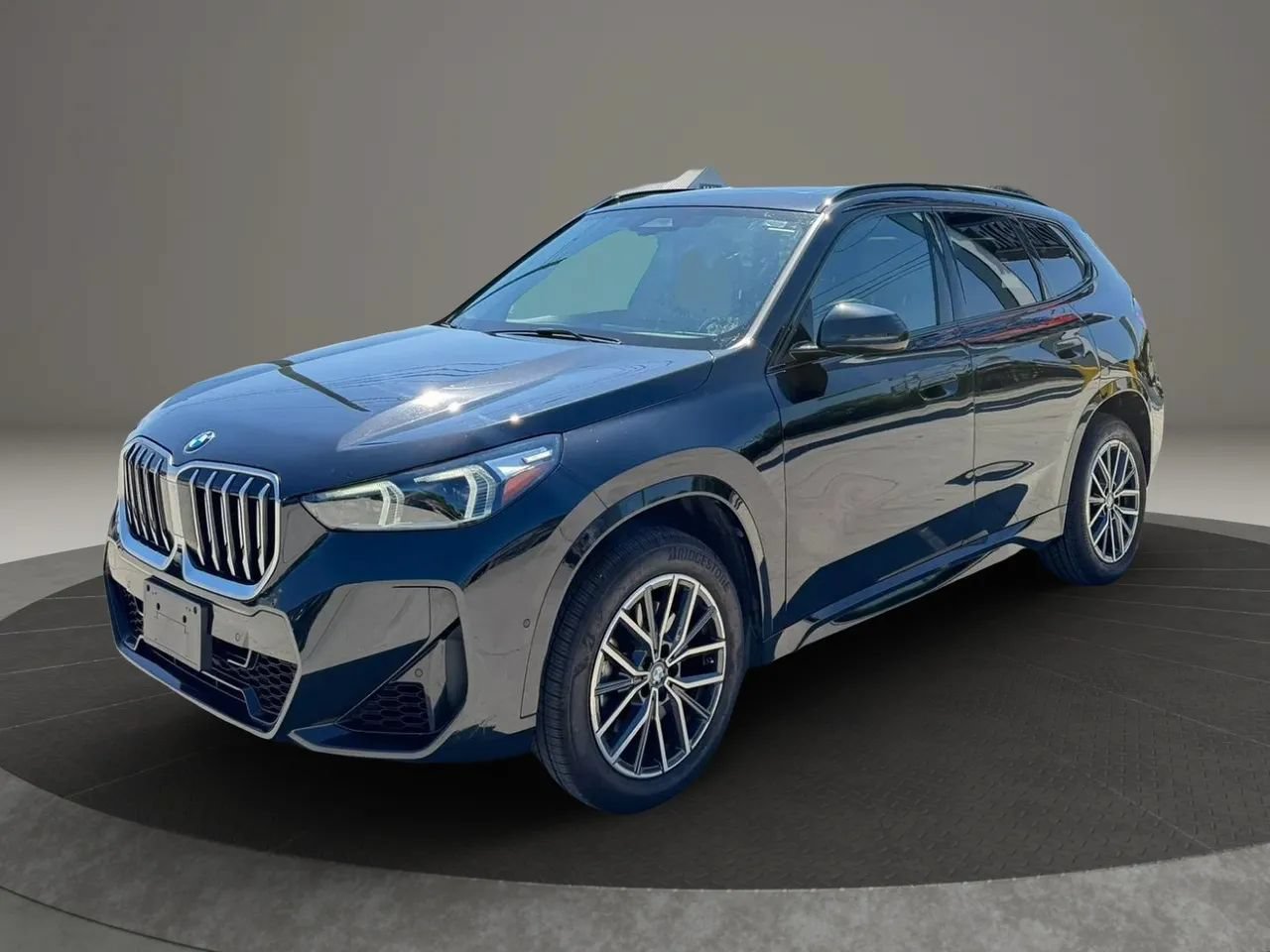 Used 2023 BMW X1 xDrive28i w/ M Sport Package AWD/4WD image 3