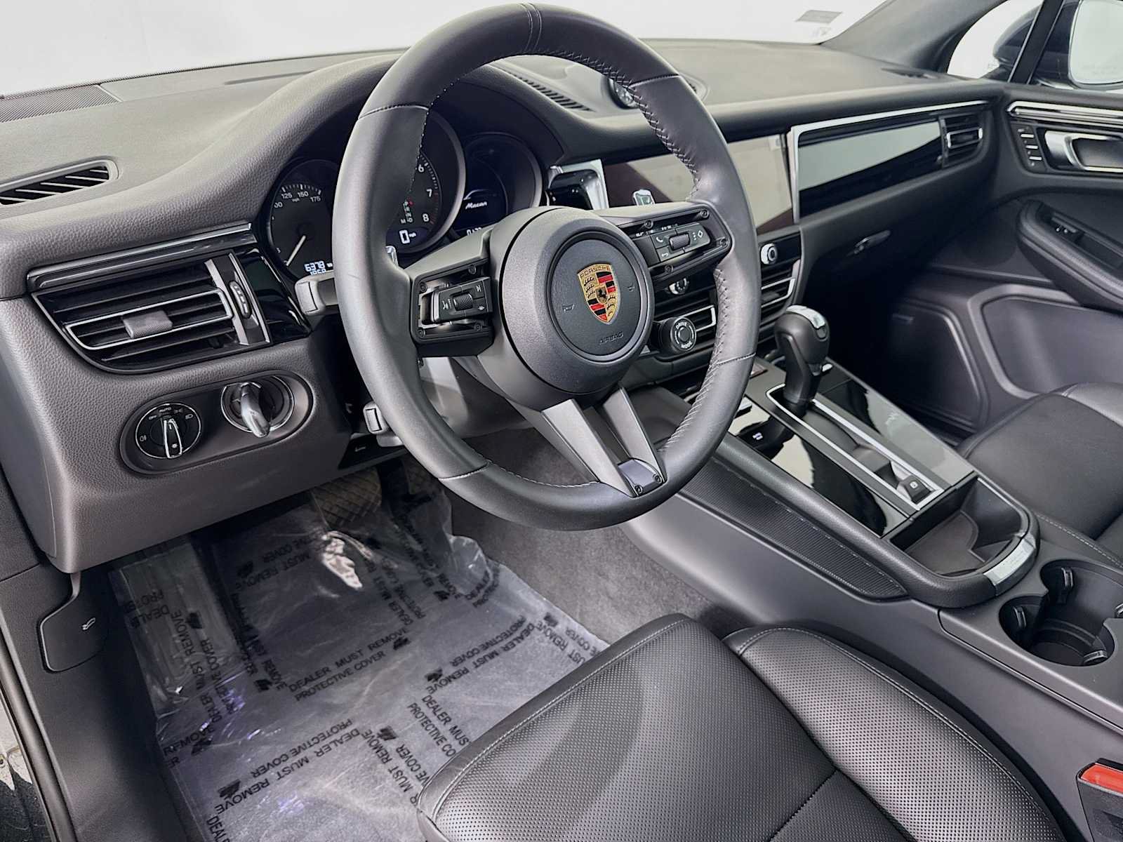 Certified 2026 Porsche Macan AWD/4WD image 4