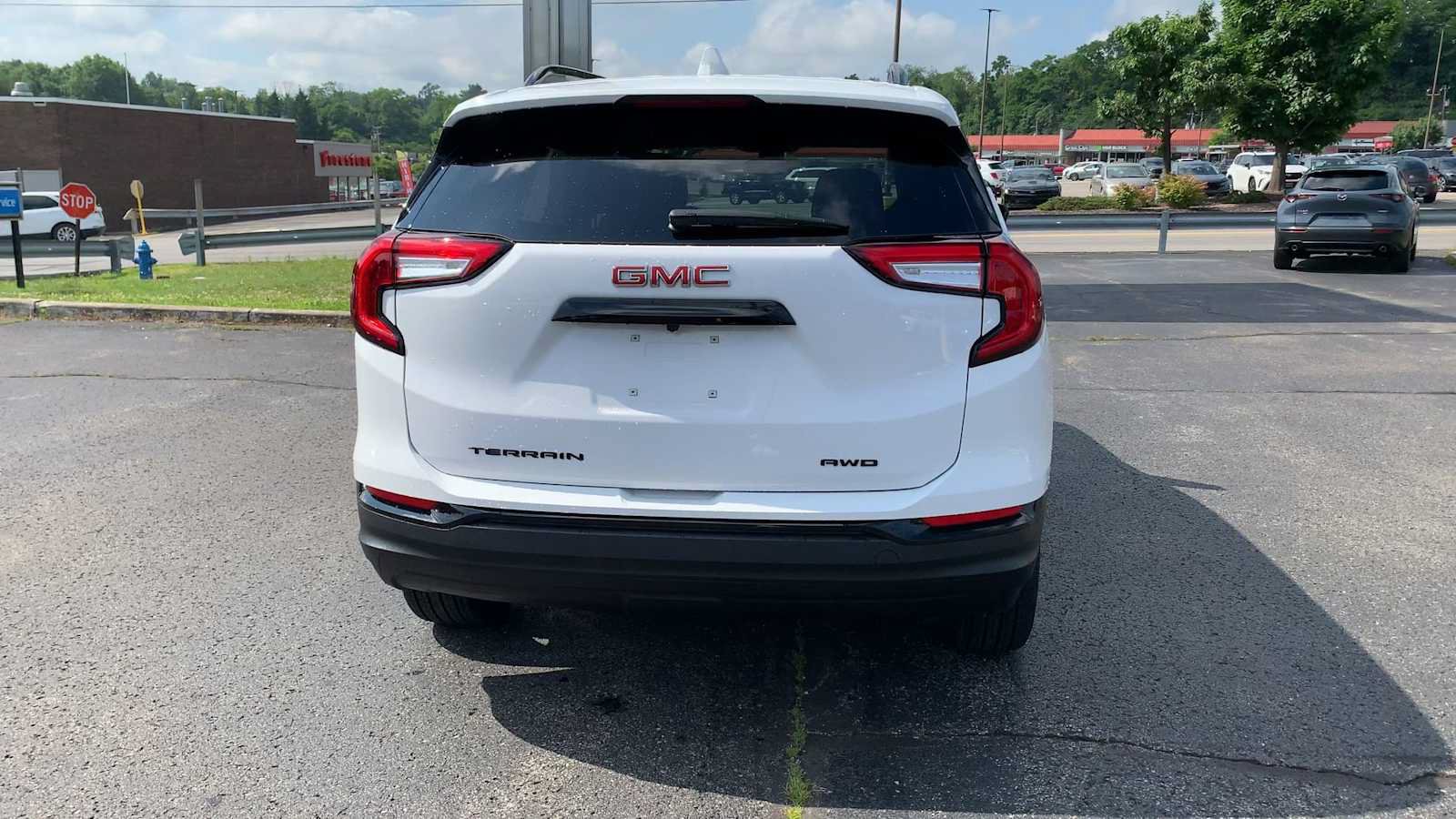 Certified 2024 GMC Terrain SLE w/ Driver Convenience Package AWD/4WD image 7