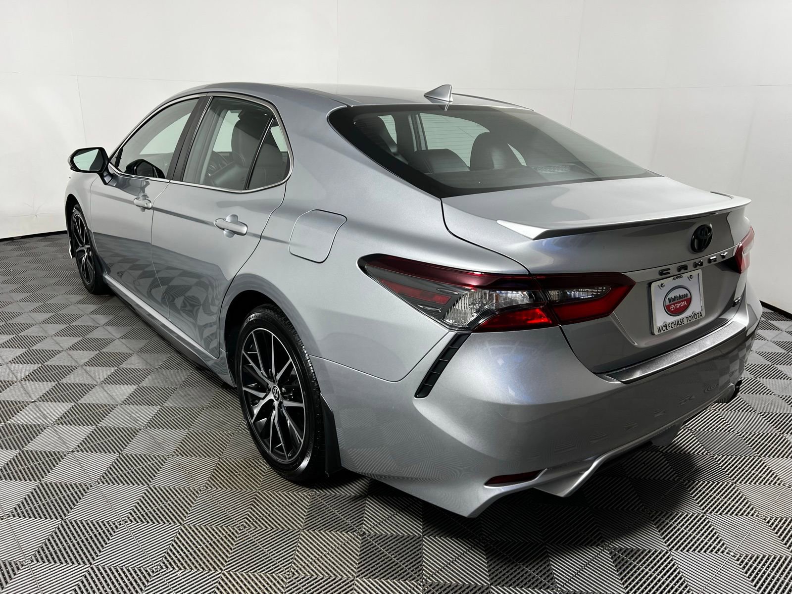 Used 2024 Toyota Camry SE image 7