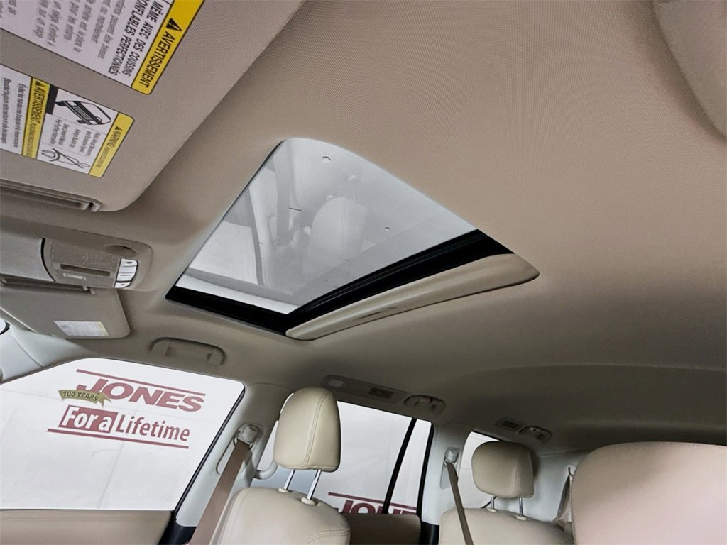 Certified 2024 Nissan Armada Platinum w/ Captain's Chairs Package image 12