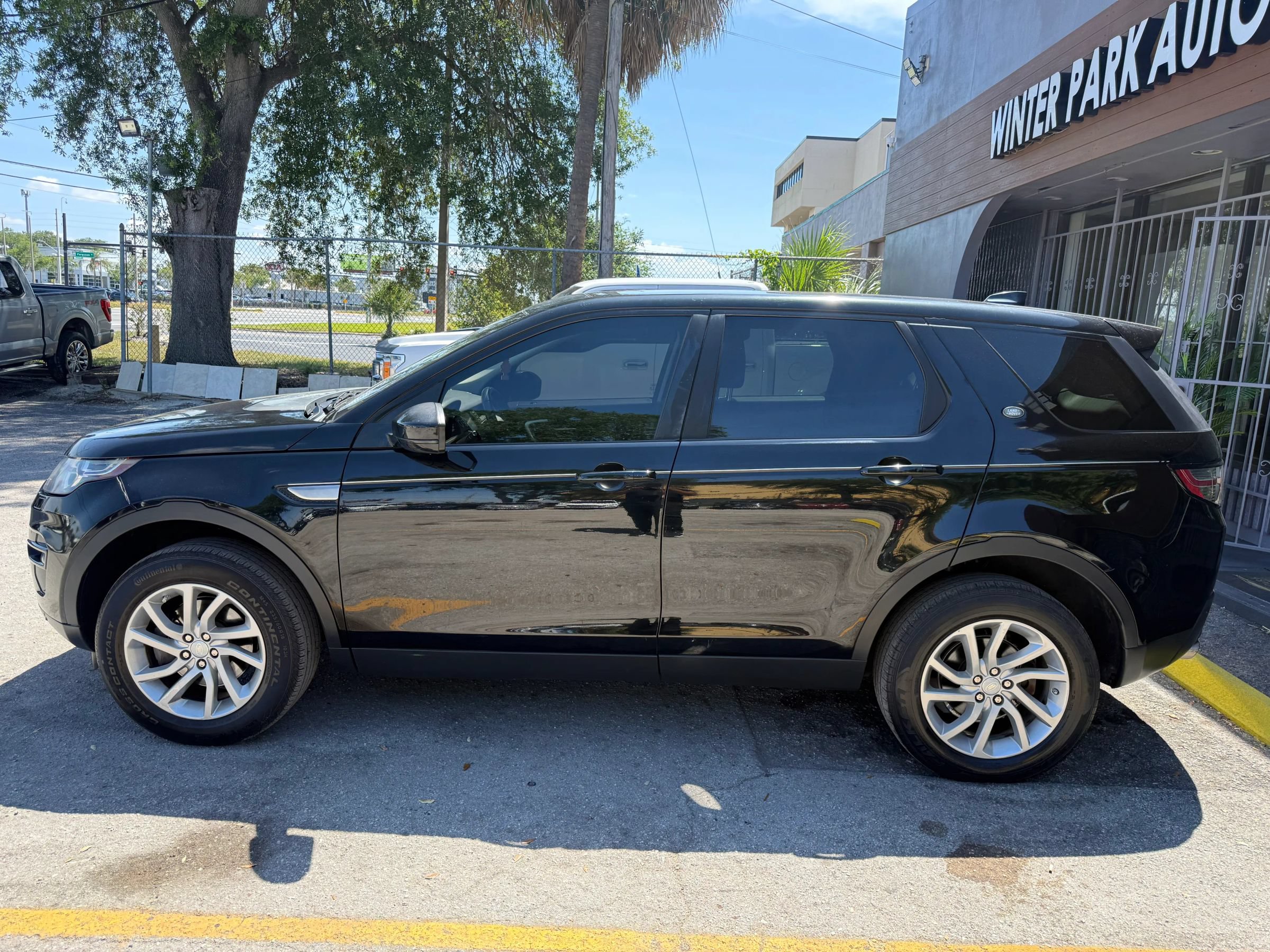 Used 2017 Land Rover Discovery Sport HSE AWD/4WD image 6