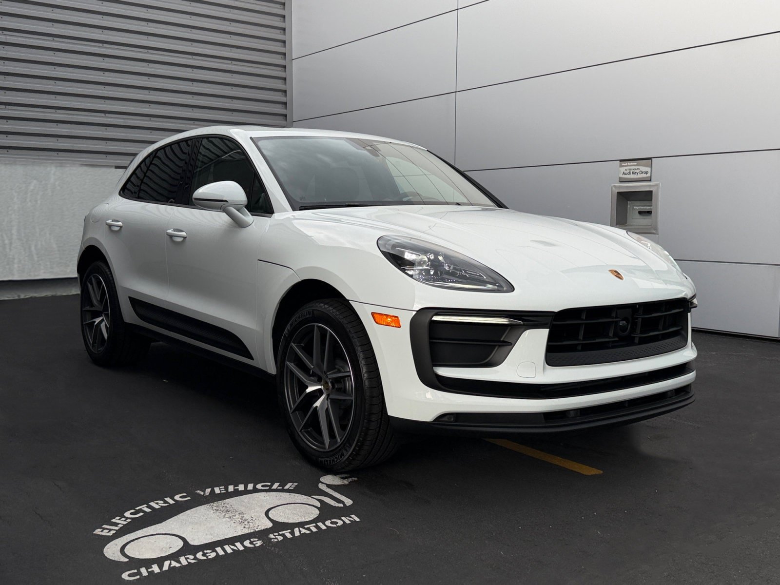 New 2026 Porsche Macan AWD/4WD image 7
