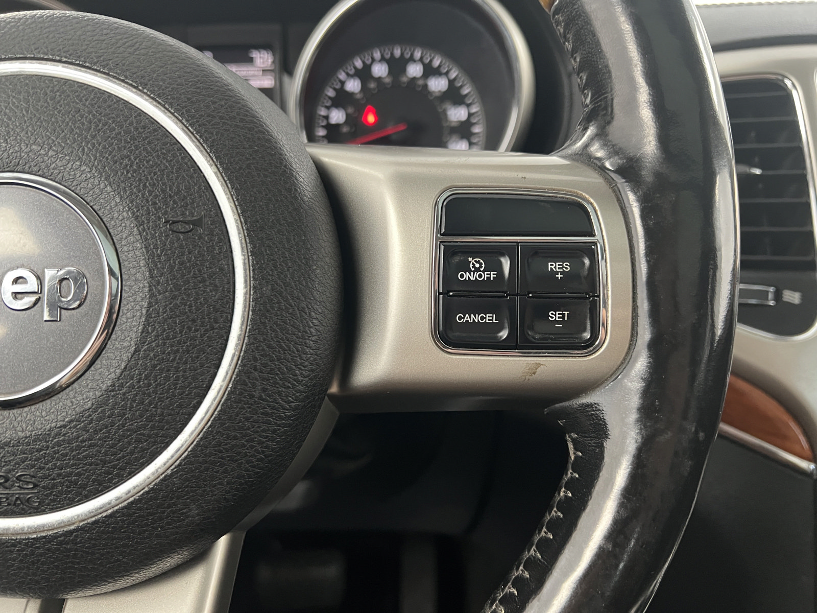 Used 2011 Jeep Grand Cherokee Overland AWD/4WD image 26
