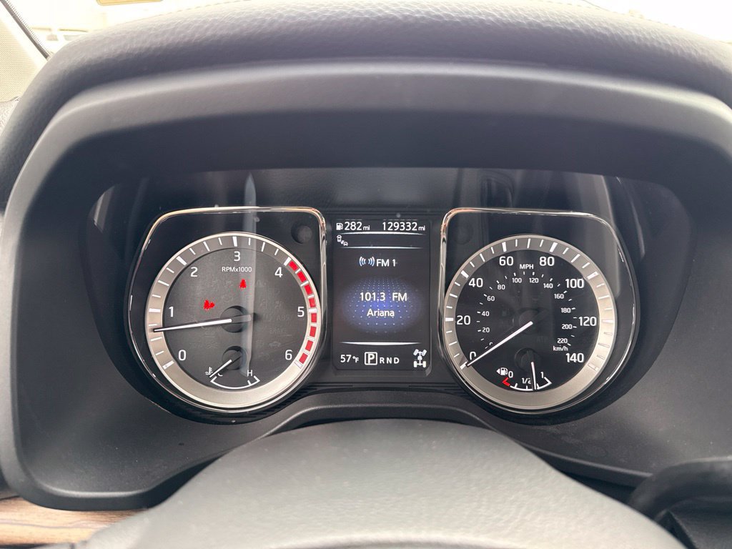 Used 2017 Nissan Titan SL AWD/4WD image 35