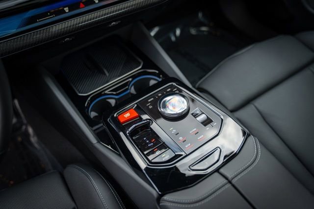 Used 2025 BMW M5 w/ Executive Package image 33