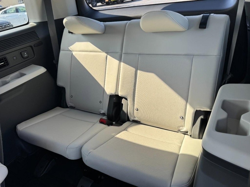 Used 2024 Hyundai Santa Fe Calligraphy image 12