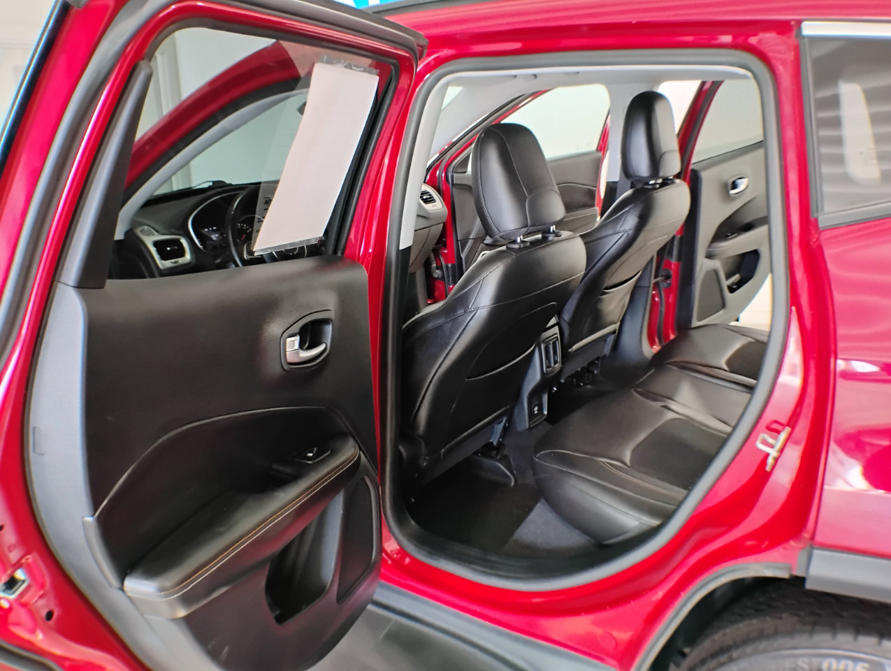 Used 2018 Jeep Compass Latitude image 6