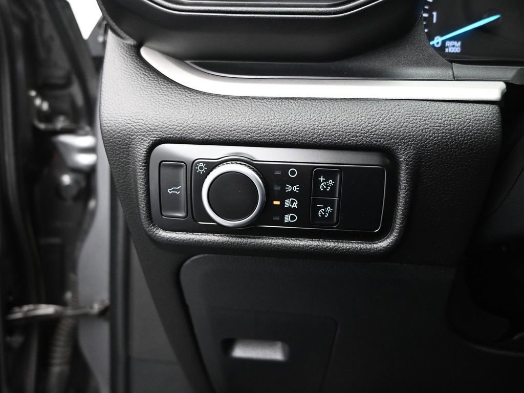 Used 2023 Ford Explorer XLT image 13