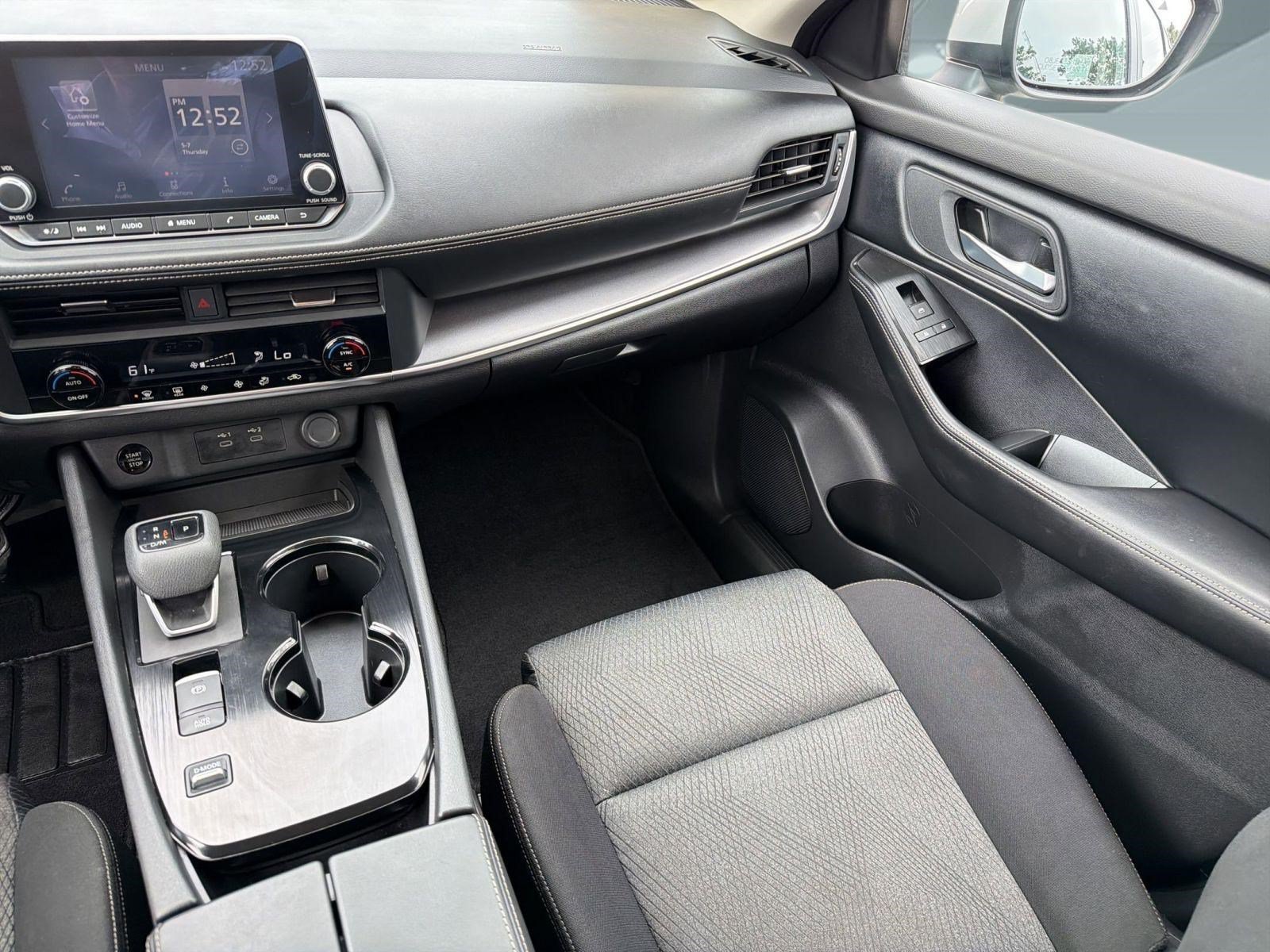 Used 2025 Nissan Rogue SV FWD image 29