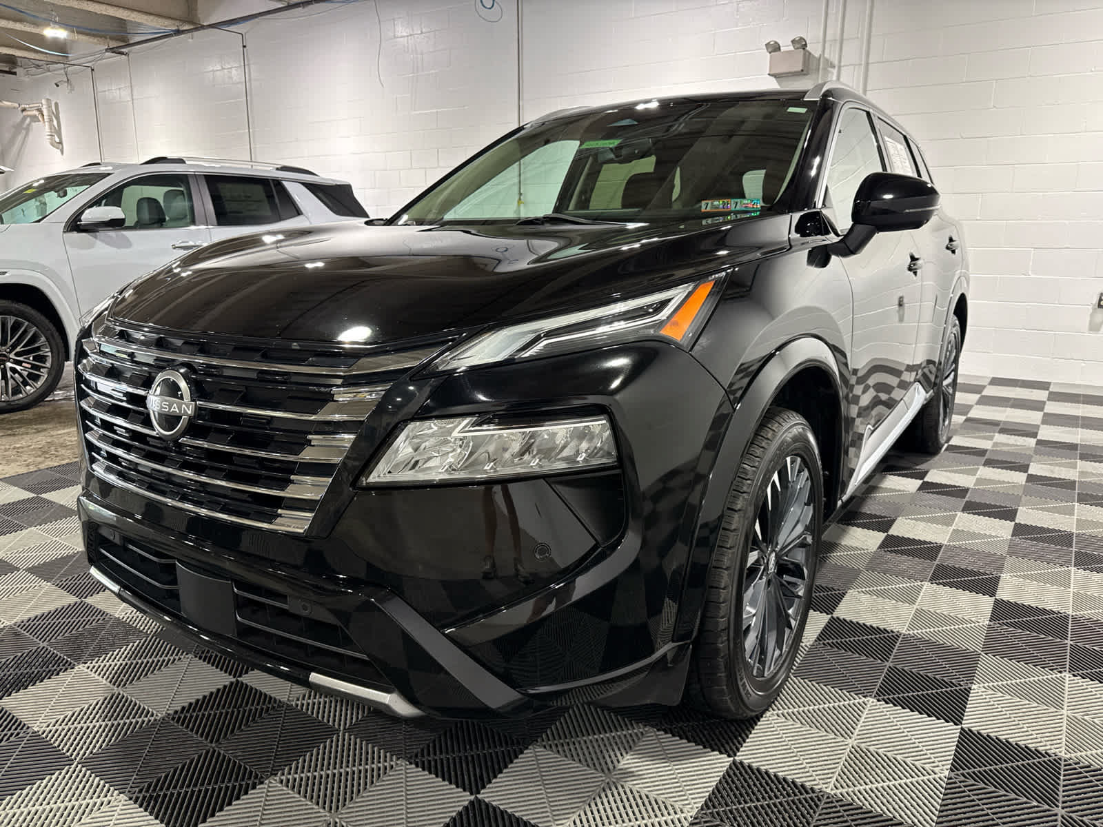 Certified 2024 Nissan Rogue Platinum AWD/4WD image 9